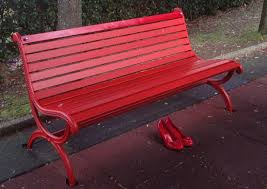 INAUGURAZIONE PANCHINA ROSSA CONTRO LA VIOLENZA SULLE DONNE sabato 9 marzo, ore 10 piazzetta 22 maggio 2004 via trieste